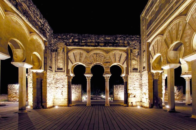 Visita Medina Azahara de Córdoba por la noche